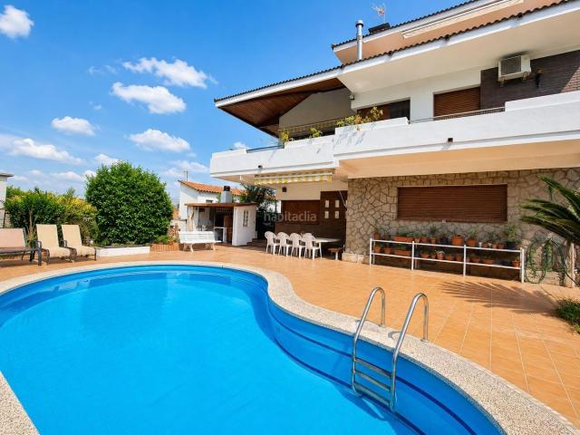 Casa en venta en Palau solità i Plegamans. CASA DE 6 DORMITORIOS, 4 TERRAZAS. JARDÍN, PISCINA Y BARBACOA EN CAN FALGUERA, PALAU SOLITÀ I PLEGAMANS. Casas Palau solità i.