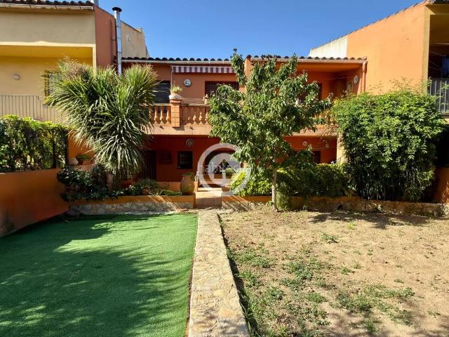 Casa en venta en Palafrugell, La Punxa Costa Brava. AMPLIA VIVIENDA CON JARDÍN, GARAJE A UN PASO DEL CENTRO DE PALAFRUGELL. Casas.