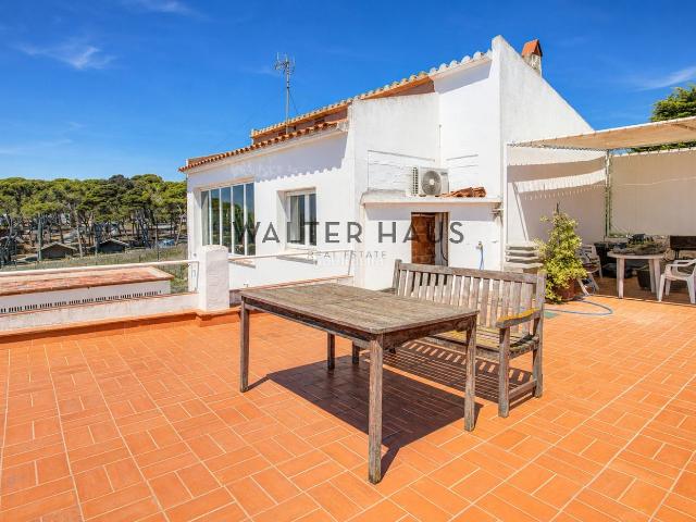 Casa en venta en Palamós, La Fosca Cala Margarida Costa Brava. Casa en primera línea de mar en Cala Margarida, Girona. Casas.