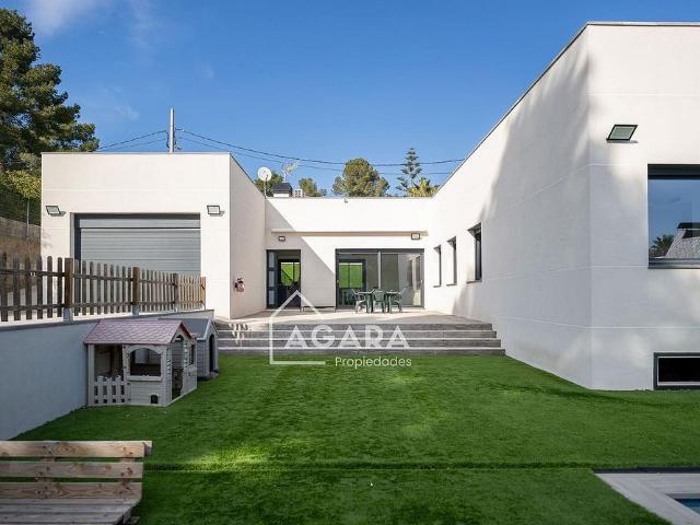 Casa en venta en Pallejà, de 247 m² 4 habitaciones por 690.000