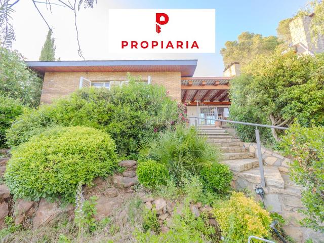 Casa en venta en Pallejà. ESPECTACULAR CASA CON PISCINA Y PISTA DE FRONTON EN FONTPINEDA. Casas.