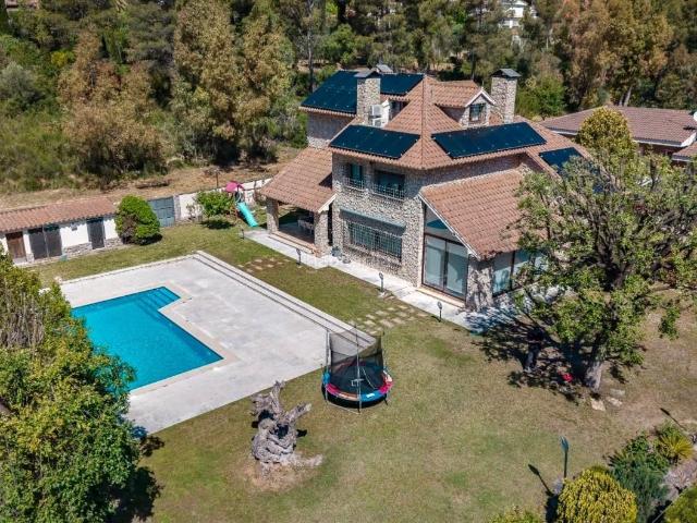 Casa en venta en Pallejà. Impresionante casa en dos parcelas en Fontpineda. Casas.