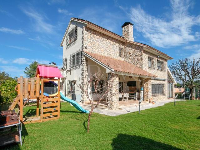 Casa en venta en Pallejà. SOFISTICADA Y FUNCIONAL. Casas.