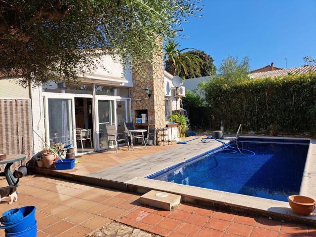 Casa en venta en Pals, Els Masos de Pals Costa Brava. Casa individual con piscina. Casas.