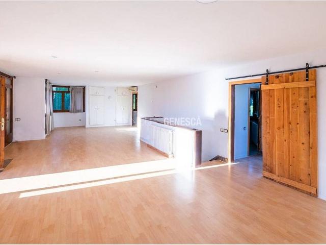 Casa en venta en paseo De Matadepera, Terrassa, de 170 m² 5 habitaciones por 620.000