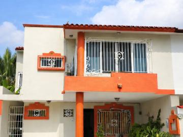 Casa en Venta en Paseo de la Sierra, Reforma, Centro, Tabasco Ubicación Privilegiada y Servicios