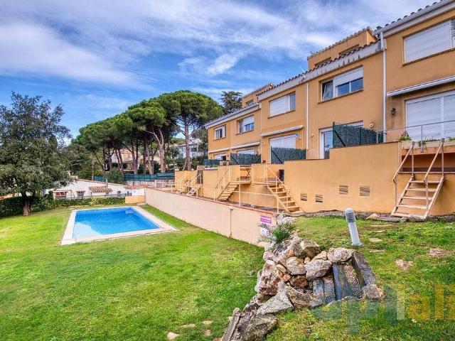 Casa adosada en venta en paseo Safir, Castell Platja d´Aro, de 120 m² 3 habitaciones por 380.000