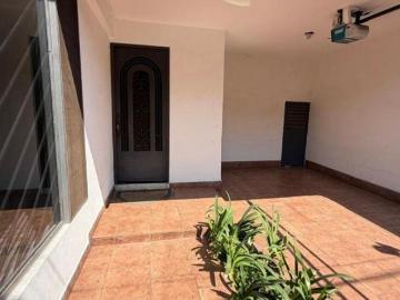 Casa en venta en Paseos de Churubusco, a una cuadra de Parque Tezontle