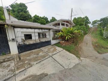 Casa en venta en Papantla, Veracruz, con amplia capacidad de estacionamiento