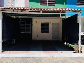 Casa en Venta en Parques de Tesistan Cerca de Areas Verdes
