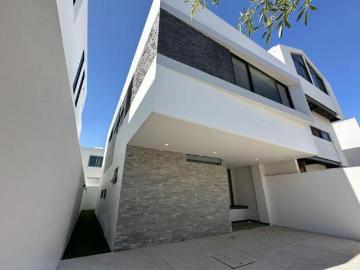 CASA EN VENTA EN PARQUES VALLARTA