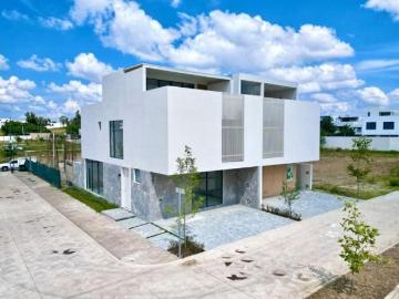 Casa en venta en Parques Vallarta, coto nogal, Zapopan
