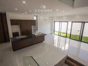 CASA EN VENTA EN PARQUES VALLARTA, ZAPOPAN