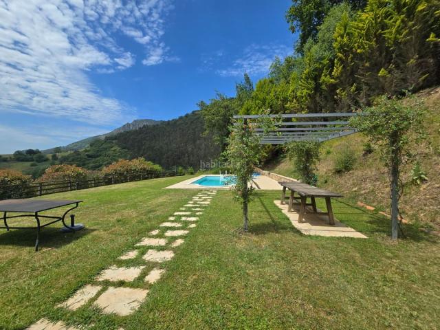 Casa en venta en Parres. VISTAS INSUPERABLES. Casas.