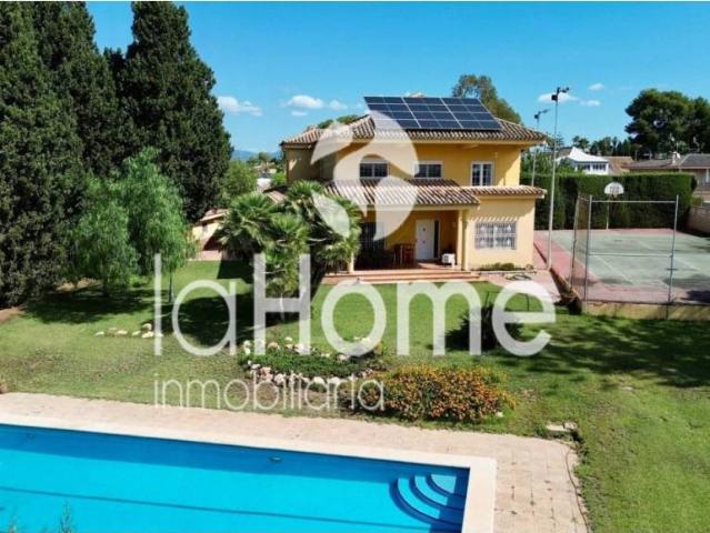 Casa en Venta en Paterna