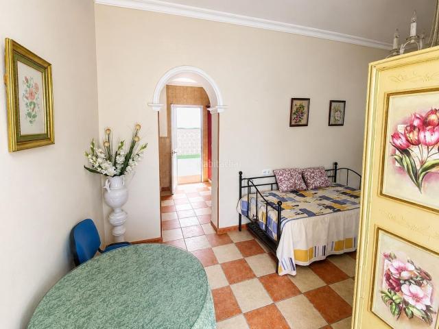 Casa en venta en Paterna de Rivera. Vivienda con garaje, 3 dormitorios y amplia azotea en Paterna de Rivera. Casas Paterna de.