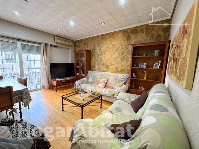 Casa en venta en Paterna, El Alborgí. ESPACIOSA, VERSÁTIL Y MUY LUMINOSA CON TERRAZA Y GARAJE. Casas.