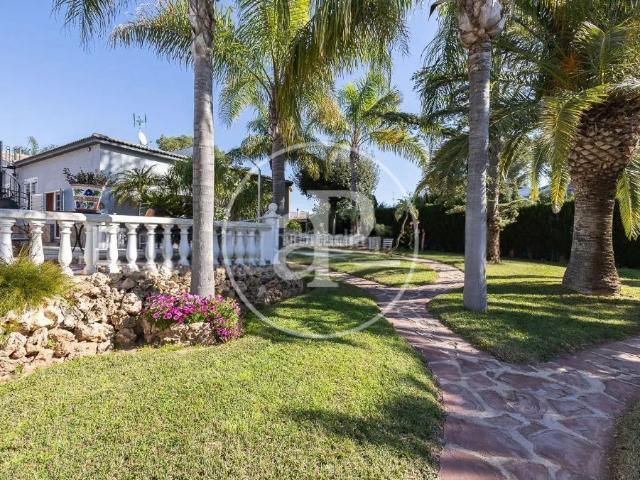 Casa en venta en Paterna, La Cañada. Chalet independiente en venta en la Canyada. Casas.
