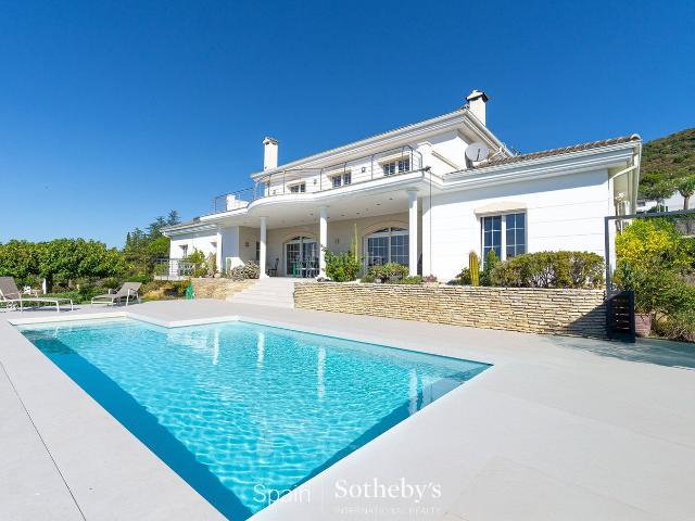 Casa en venta en Pau. Casa Renovada Estilo Moderno en Roses, Costa Brava. Casas.