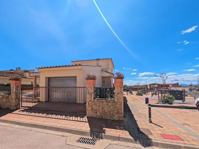 Casa en venta en Pau. MANDATO EN EXCLUSIVACasa independiente a cuatro vientos, en muy buen estado, construida en 2006, con mucho potencial y situada en. Casas.