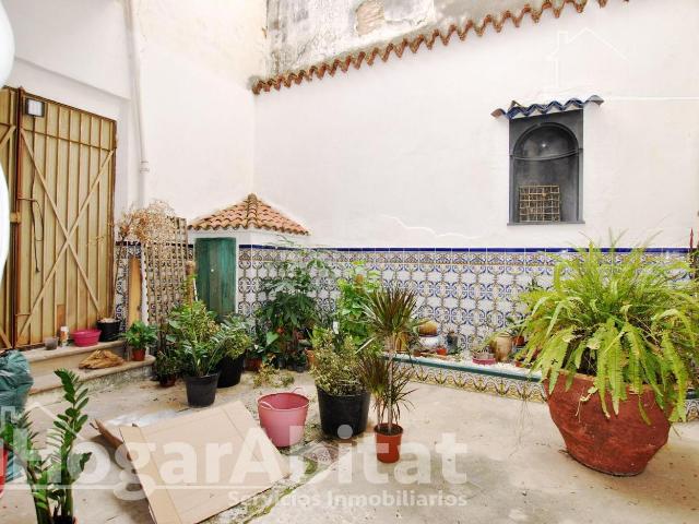 Casa en venta en Pego. AMPLIA CASA ESQUINERA CON TERRAZA Y TRASTERO EN EL CENTRO. Casas.