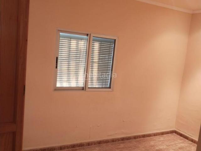 Casa en venta en Pedralba. Oportunidad Única en Pedralba Chalet Independiente con Parcela de 2.060 m2 por Solo 169.000. Casas.