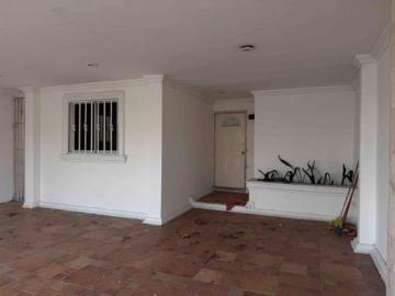 Casa en venta en Pensiones, por Av. Merida 2000
