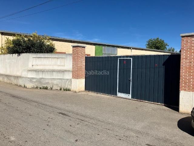 Casa en venta en Pesquera de Duero. Promoción en venta en Pesquera de Duero 2 viviendas adosadas nave industrial. Casas Pesquera de.