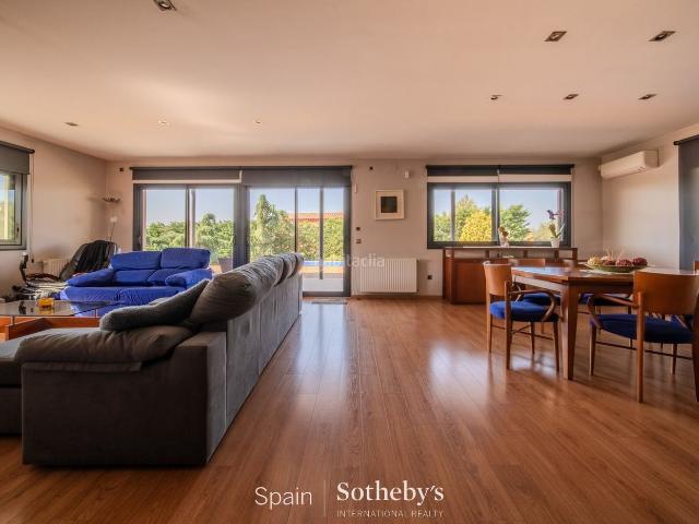 Casa en venta en Peralada. Espaciosa casa unifamiliar en Golf de Perelada. Casas.