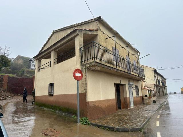 Casa en venta en Perales del Puerto. Vivienda unifamiliar con cochera en Perales del Puerto. Casas Perales del.