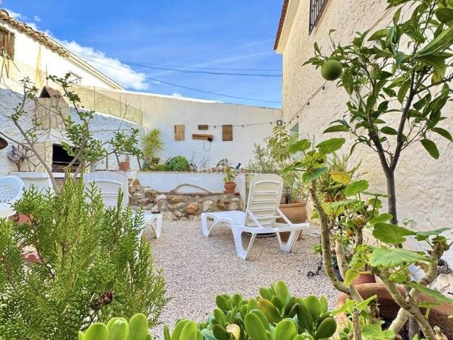 Casa en venta en Periana. Casa rústica, agradable, con carácter y con licencia turística. Casas.