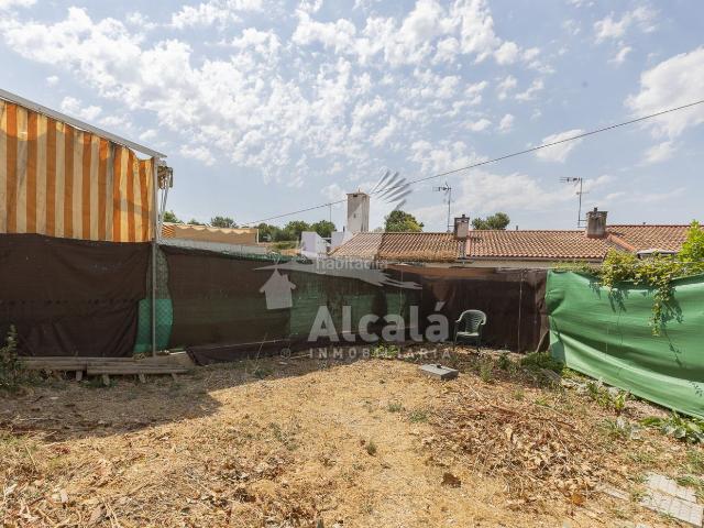 Casa en venta en Pezuela de las Torres. CHALET ADOSADO CON TRES DORMITORIOS, GARAJE, PATIO EXTERIOR Y TRES BAÑOS. Casas Pezuela de las.