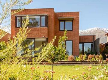 Casa en Venta en Peñalolén 4 dormitorios 4 baños