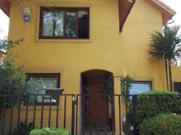 Casa en Venta en Peñalolén 4 dormitorios 3 baños