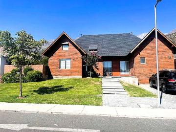 Casa en Venta en Peñalolén 5 dormitorios 5 baños