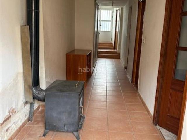 Casa en venta en Peñaranda de Bracamonte. SE VENDE CASA de Dos plantas con 4 DORMITORIOS y PATIO. Casas Peñaranda de.