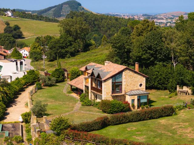 Casa en venta en Piélagos, Arce. Chalet de lujo en Bo. las Veneras. Casas.