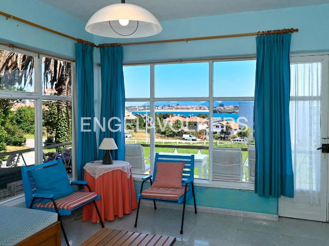 Casa en venta en Arnuero. Excelente casa junto a la playa en Isla. Casas.