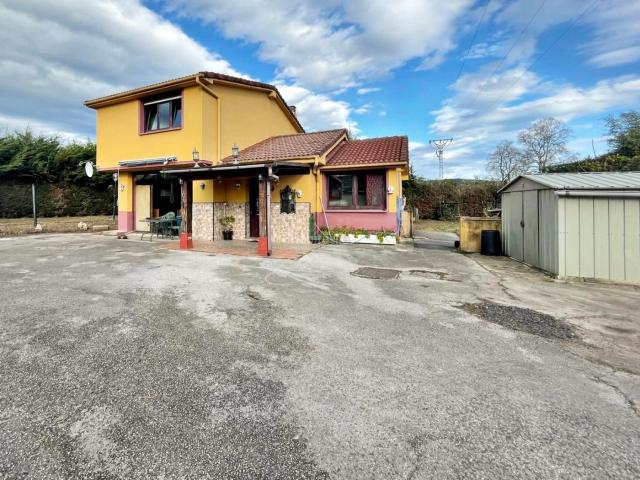 Casa en venta en Piélagos, Zurita. LUMINOSA CASA INDEPENDIENTE EN ZURITA Amplia vivienda en venta en una de las zonas más privilegiadas de Cantabria. En Zurita de. Casas.