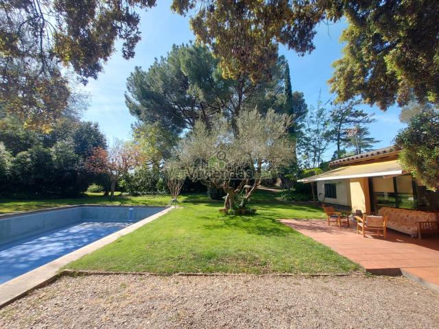 Casa en venta en Piera. Finca con piscina y pista de tenis. Casas.