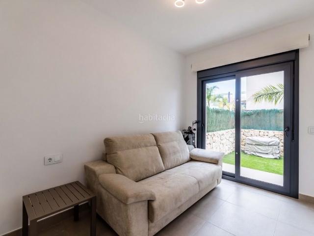 Casa en venta en Pilar de la Horadada, El Mojón. Elegante villa pareada a tan solo 250 metros del mar. Casas Pilar de la.