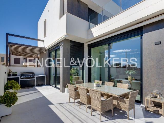 Casa en venta en Pilar de la Horadada, El Pinar de Campoverde. Chalet de obra nueva en Lo Romero Golf. Casas Pilar de la.