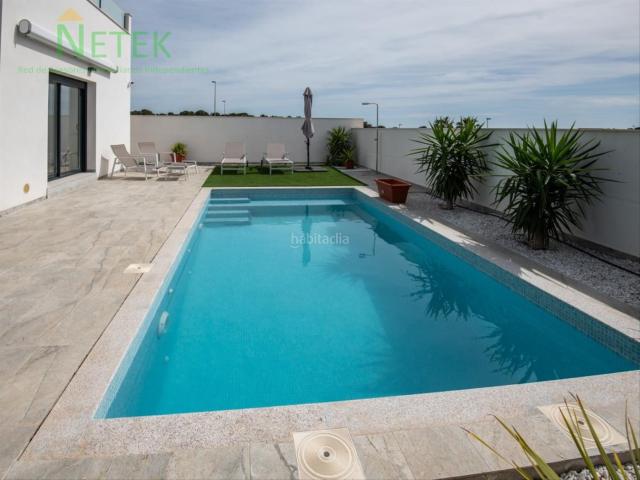 Casa en venta en Pilar de la Horadada, El Pinar de Campoverde. Chalet independiente nuevo. Casas Pilar de la.