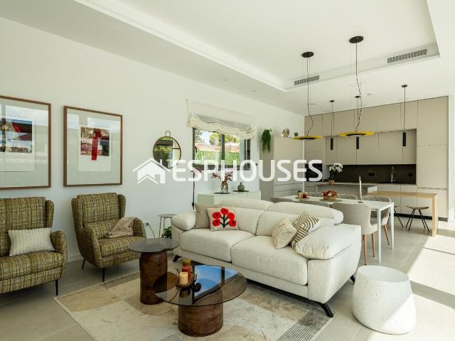 Casa en venta en Pilar de la Horadada, El Pinar de Campoverde. Pequeña promoción de 5 villas de lujo en parcelas de 800 m en Pinar de Campoverde. Casas Pilar de la.
