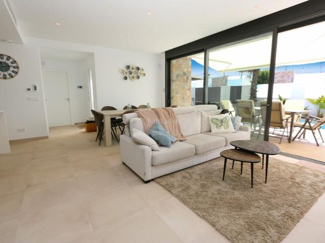 Casa en venta en Pilar de la Horadada, Pilar de la Horadada Ciudad. VILLA INDEPENDIENTE DE LUJO CON PISCINA PRIVADA CLIMATIZADA. Casas Pilar de la.