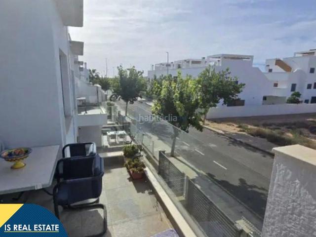 Casa en venta en Pilar de la Horadada, Pilar de la Horadada Ciudad. Bungalow con piscina comunitaria, en la provincia de Alicante, en la localidad de Orihuela Costa. 2 habitaciones 85 m² 2,3 kil.