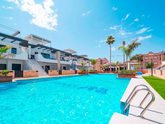 Casa en venta en Pilar de la Horadada, Pilar de la Horadada Ciudad. BUNGALOW en PLANTA ALTA con 3 dormitorios y PISCINA comunitaria en PILAR DE LA HORADADAVIVIENDA REF IN005NDESPECIFICACIONES 3 dorm.