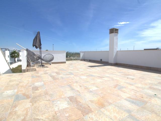 Casa en venta en Pilar de la Horadada, Pilar de la Horadada Ciudad. BUNGALOW ESQUINERO en la ULTIMA PLANTA de PILAR DE LA HORADADA con 2 DORMITORIOS, SOLARIUM y PISCINA COMUNITARIAampnbspVIVIENDA RE.