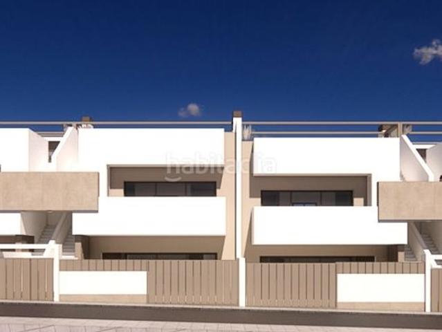 Casa en venta en Pilar de la Horadada, Pilar de la Horadada Ciudad. Bungalows de nueva construcción de alta calidad con 3 dormitorios en Pilar de la Horadada. Casas Pilar de la.