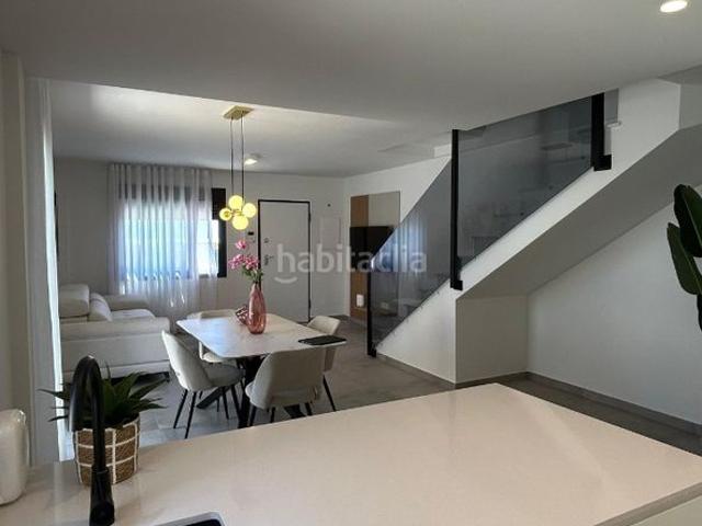 Casa en venta en Pilar de la Horadada, Pilar de la Horadada Ciudad. CASA LISTA PARA HABITAR CON 3 HABITACIONES Y 2 BANtildeOS EN PILAR DE LA HORADADA, COSTA BLANCA Descubre esta vivienda de obra nue.